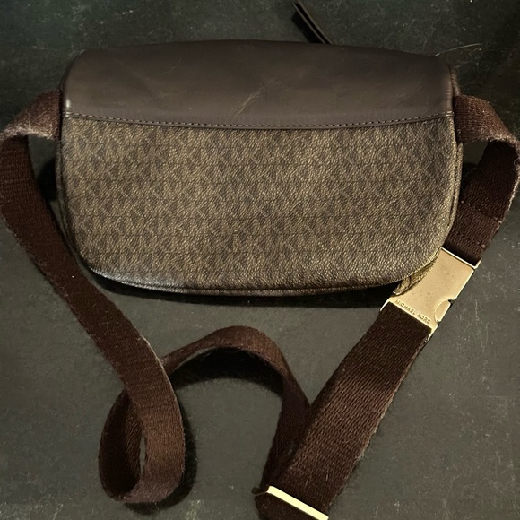 🎁Michael Kors Fanny Pack Purse M/L up to 42” Waist🎁 - Picture 3 of 4